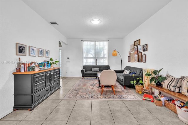 2927 Bogota Ave -, Cooper City, FL 33026