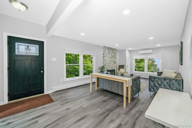 10 Hill Street, Northport, NY 11768