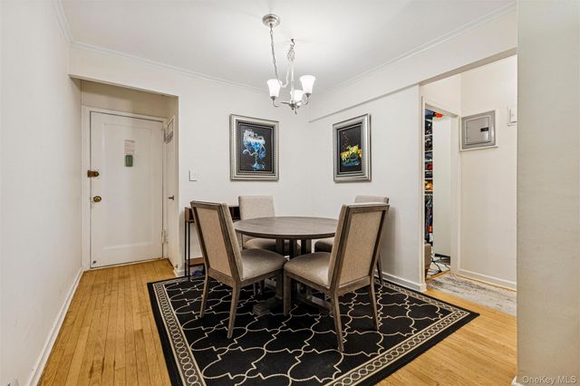 67-38 108th Street D21, Forest Hills, NY 11375