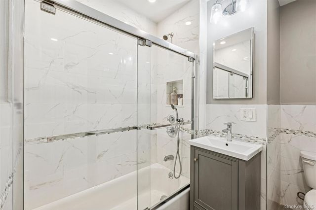 67-38 108th Street D21, Forest Hills, NY 11375