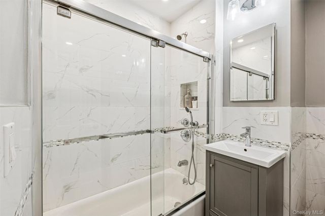 67-38 108th Street D21, Forest Hills, NY 11375