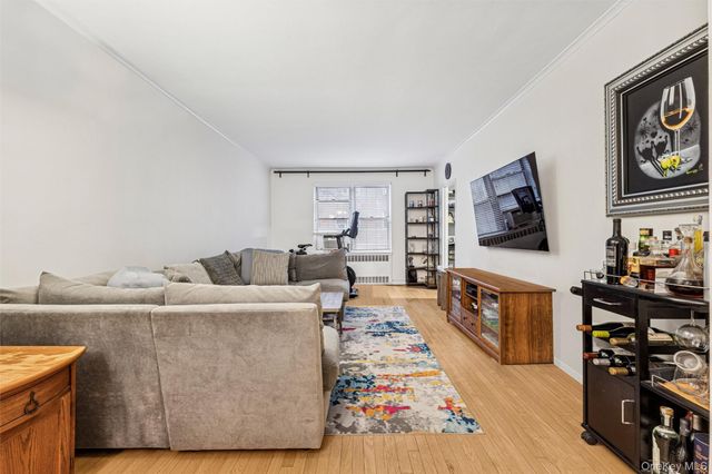 67-38 108th Street D21, Forest Hills, NY 11375