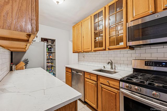 67-38 108th Street D21, Forest Hills, NY 11375