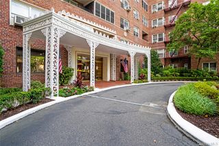 67-38 108th Street D21, Forest Hills, NY 11375