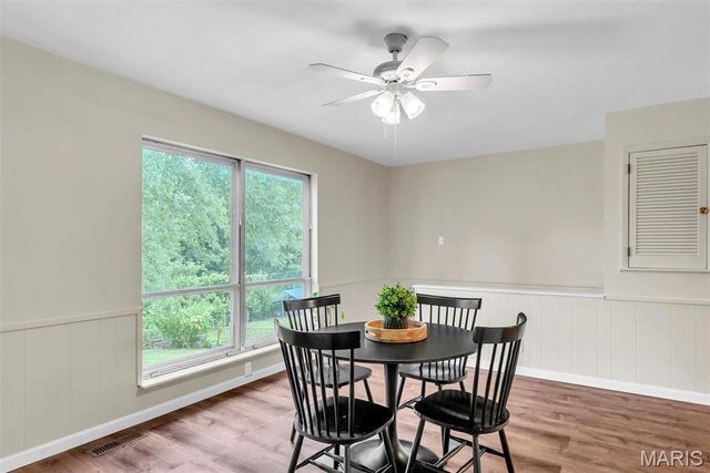 5537 Valleyside Lane, St Louis, MO 63128