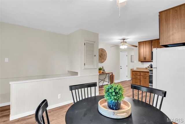5537 Valleyside Lane, St Louis, MO 63128