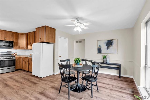 5537 Valleyside Lane, St Louis, MO 63128