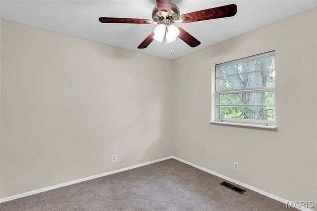 5537 Valleyside Lane, St Louis, MO 63128