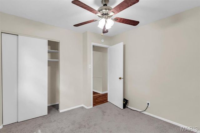 5537 Valleyside Lane, St Louis, MO 63128