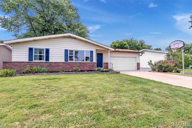 5537 Valleyside Lane, St Louis, MO 63128