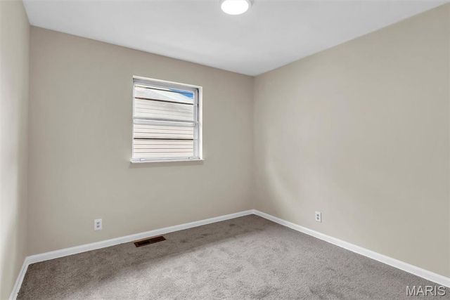 5537 Valleyside Lane, St Louis, MO 63128