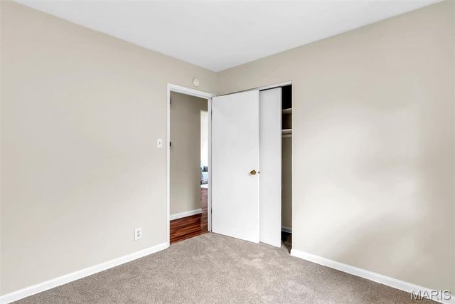 5537 Valleyside Lane, St Louis, MO 63128