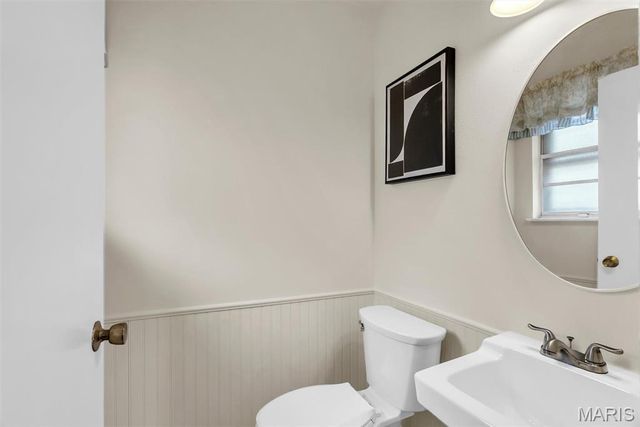 5537 Valleyside Lane, St Louis, MO 63128