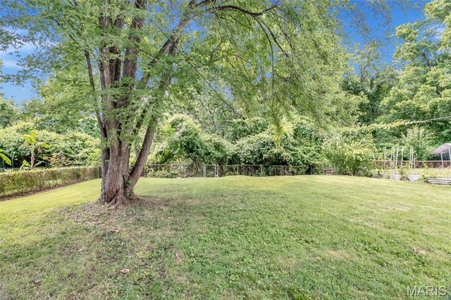 5537 Valleyside Lane, St Louis, MO 63128