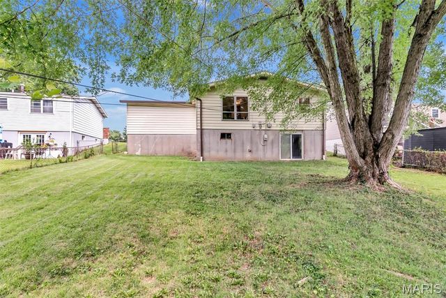5537 Valleyside Lane, St Louis, MO 63128
