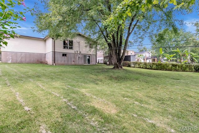 5537 Valleyside Lane, St Louis, MO 63128