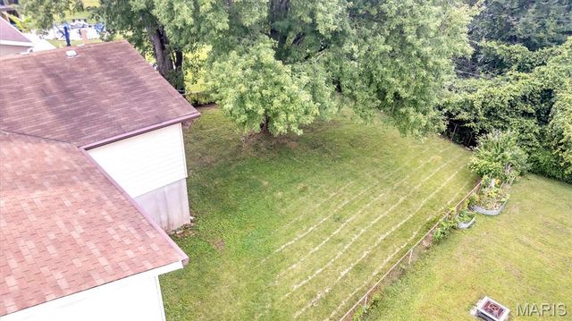 5537 Valleyside Lane, St Louis, MO 63128