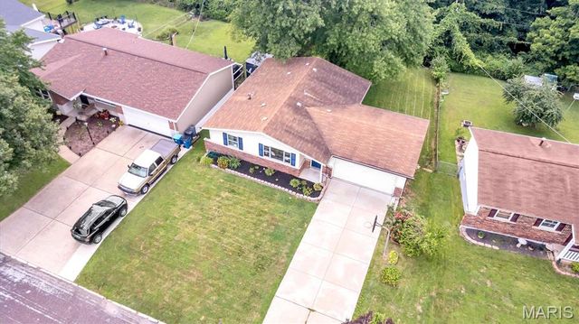 5537 Valleyside Lane, St Louis, MO 63128