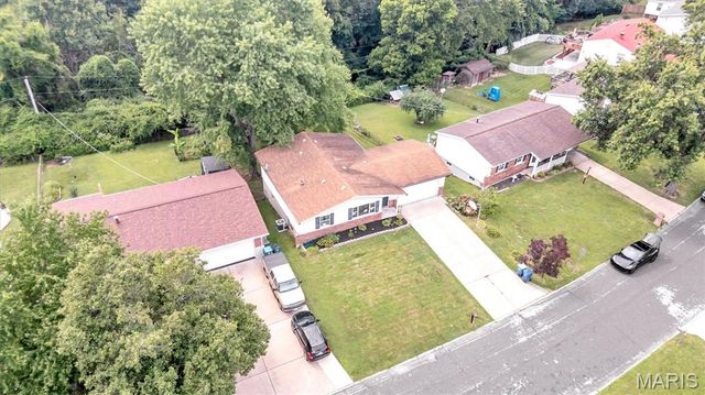 5537 Valleyside Lane, St Louis, MO 63128