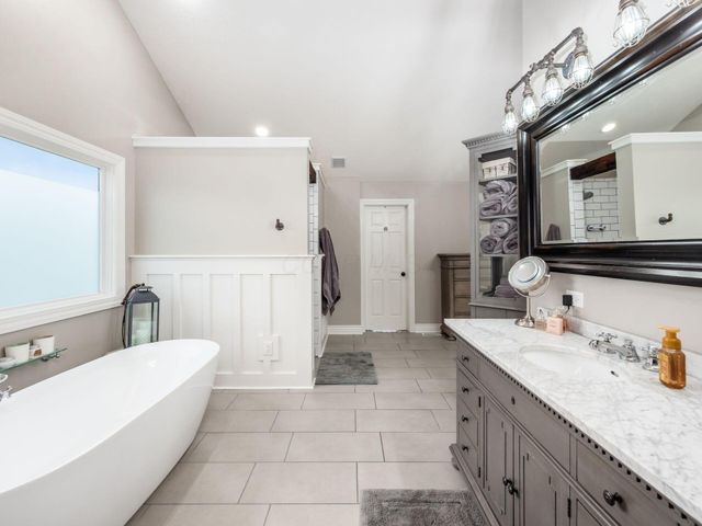 5009 Medallion Drive W, Westerville, OH 43082