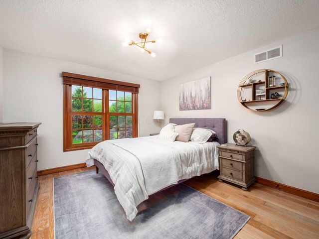 5009 Medallion Drive W, Westerville, OH 43082
