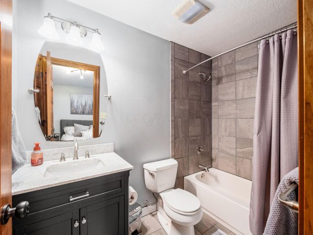 5009 Medallion Drive W, Westerville, OH 43082