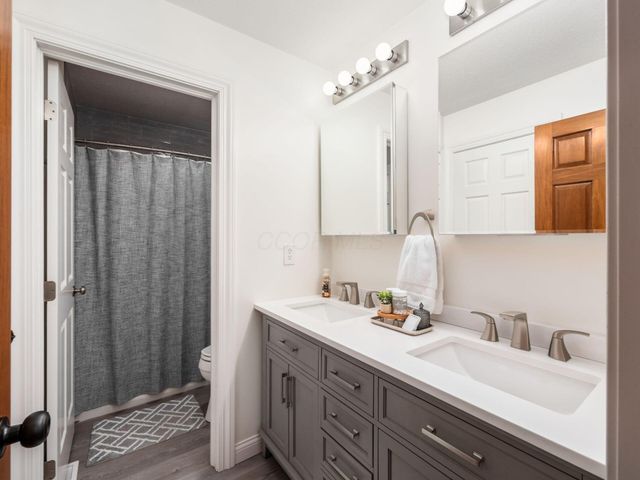 5009 Medallion Drive W, Westerville, OH 43082