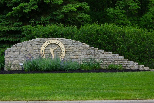 5009 Medallion Drive W, Westerville, OH 43082
