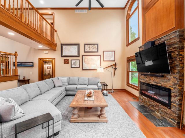 5009 Medallion Drive W, Westerville, OH 43082
