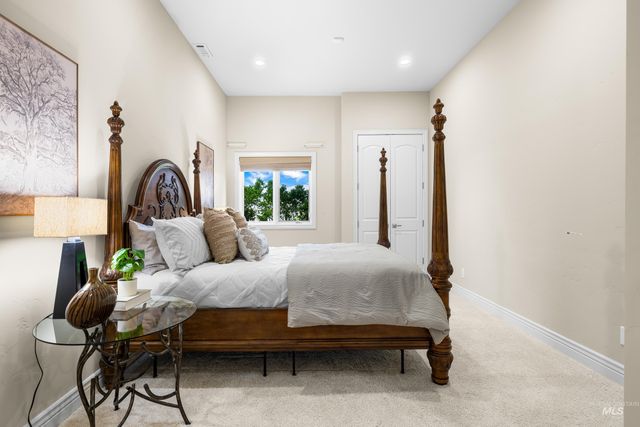 6329 E Wildhorse Ln, Boise, ID 83712