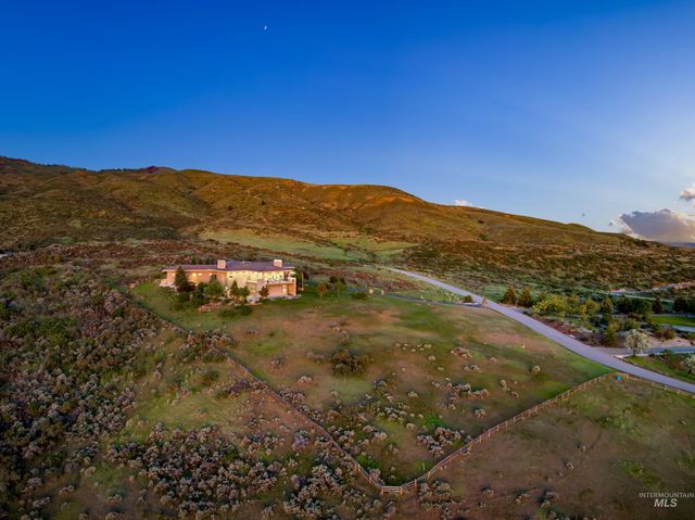 6329 E Wildhorse Ln, Boise, ID 83712