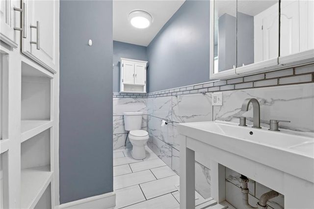 5240 South Benton Avenue, Kansas City, MO 64130