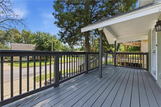 5240 South Benton Avenue, Kansas City, MO 64130