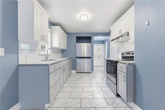 5240 South Benton Avenue, Kansas City, MO 64130