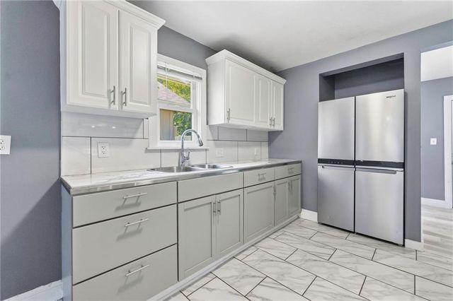 5240 South Benton Avenue, Kansas City, MO 64130