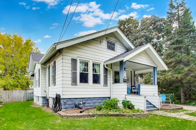 121 W Fremont Street, Arlington Heights, IL 60004