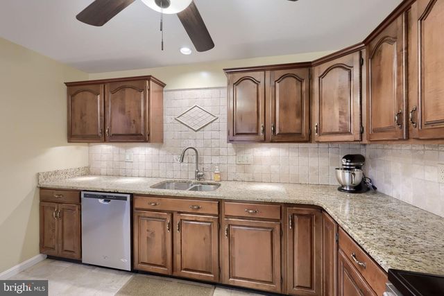2033-C RALEIGH RD, Hummelstown, PA 17036