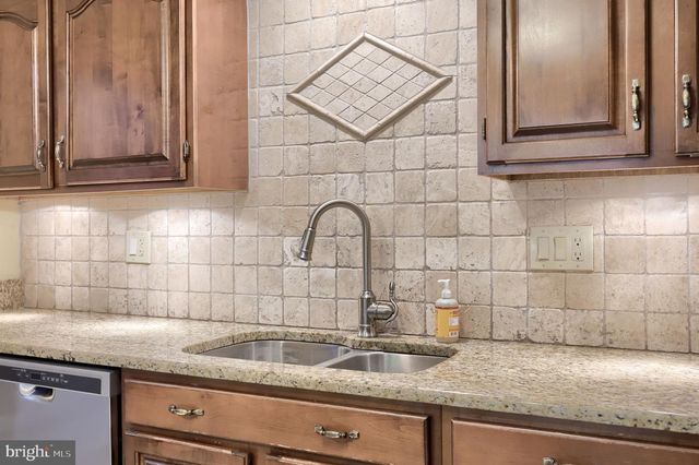 2033-C RALEIGH RD, Hummelstown, PA 17036