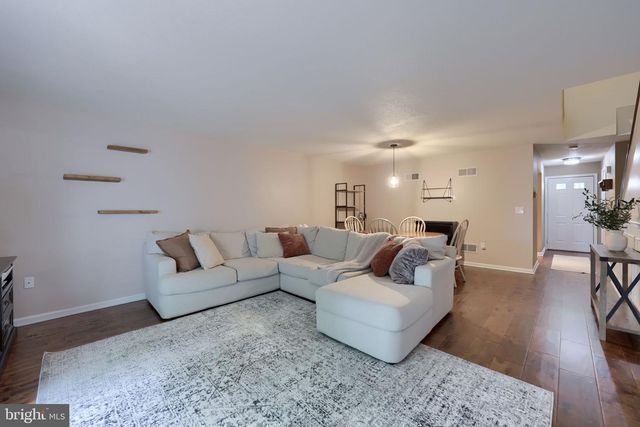 2033-C RALEIGH RD, Hummelstown, PA 17036