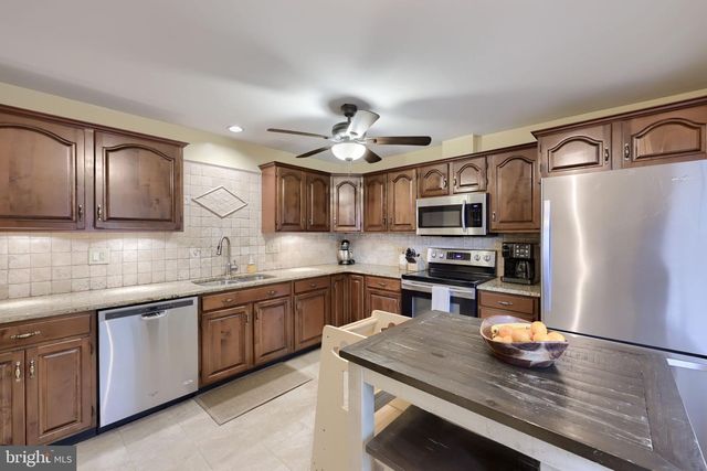 2033-C RALEIGH RD, Hummelstown, PA 17036