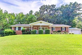 424 Edgewater Dr, Gaffney, SC 29340
