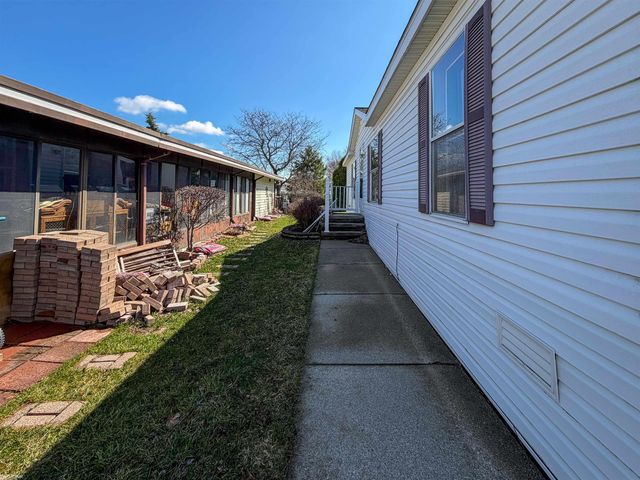 614 Kinglet Street, Rochester Hills, MI 48309