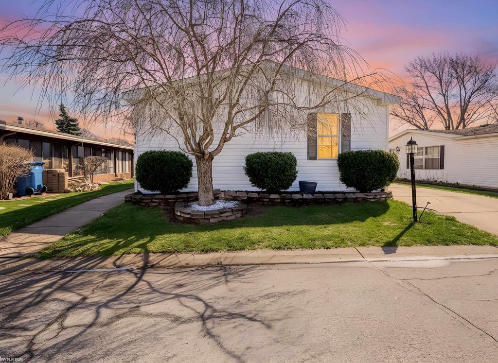 614 Kinglet Street, Rochester Hills, MI 48309