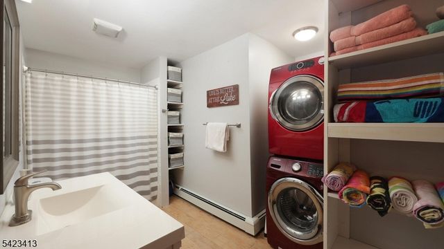 373 Lakeside Blvd, Hopatcong Boro, NJ 07843