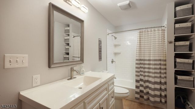 373 Lakeside Blvd, Hopatcong Boro, NJ 07843