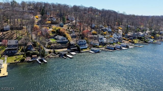 373 Lakeside Blvd, Hopatcong Boro, NJ 07843