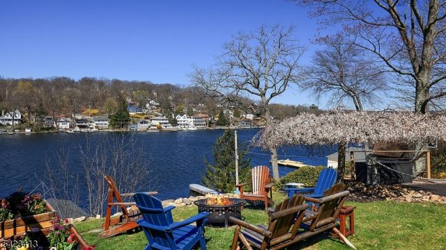 373 Lakeside Blvd, Hopatcong Boro, NJ 07843