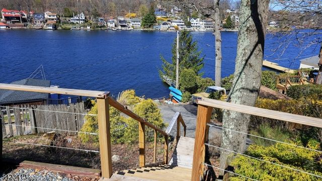 373 Lakeside Blvd, Hopatcong Boro, NJ 07843