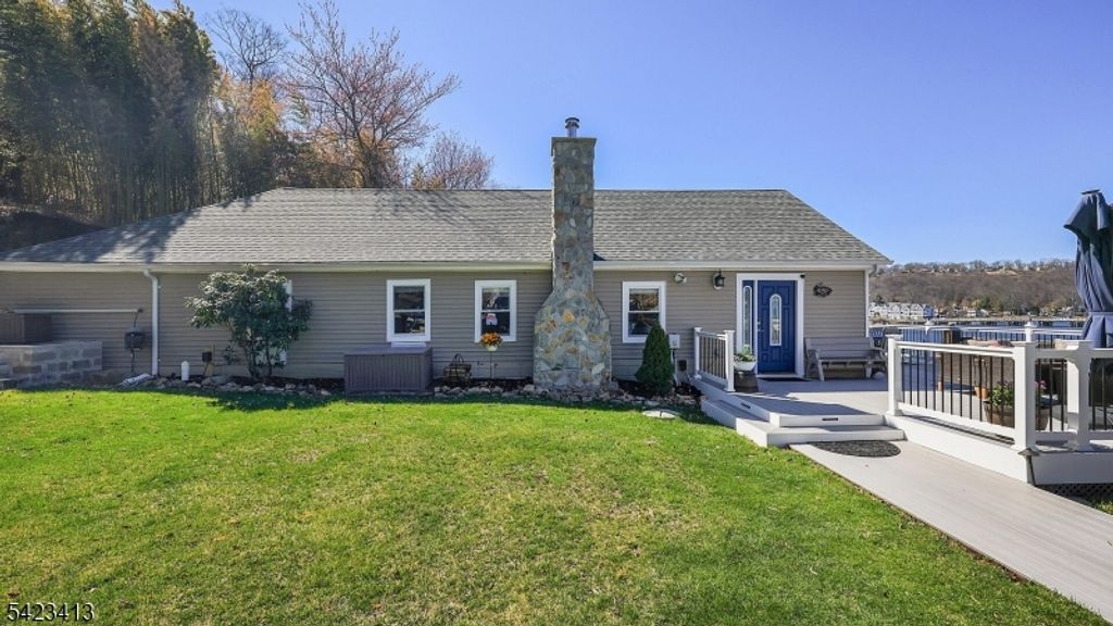 373 Lakeside Blvd, Hopatcong Boro, NJ 07843
