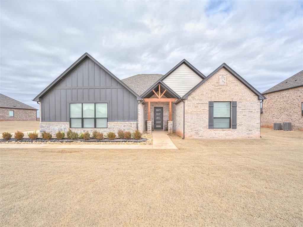 2262 Jackson Lane, Blanchard, OK 73010